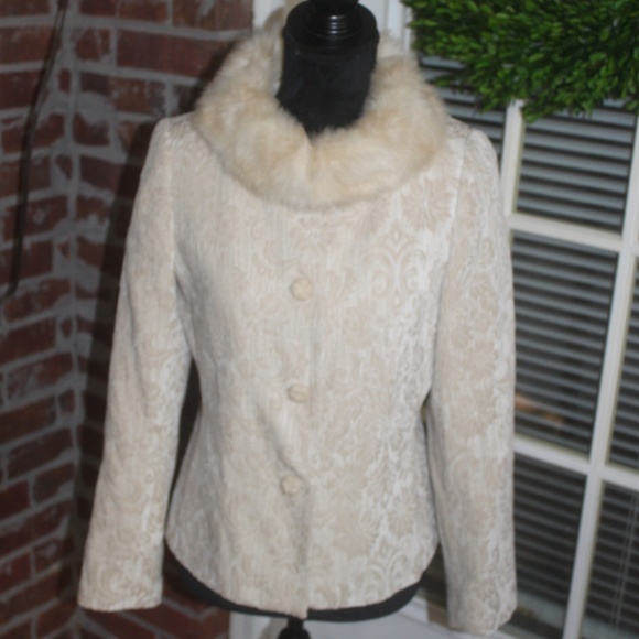 Parisian Signature Jackets & Blazers - HOST PICK Parisian beige tapestry print fur collar
